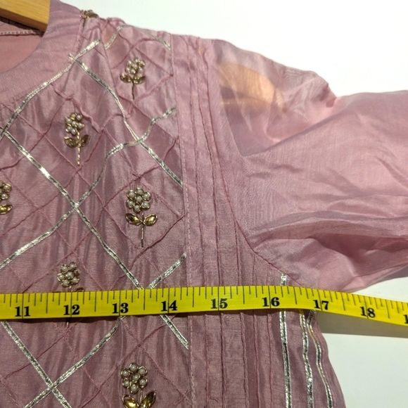 Chic Pink Silver Embroidered Suit With Floral Bead Design Silver- Size SM New - Picture 2 of 8